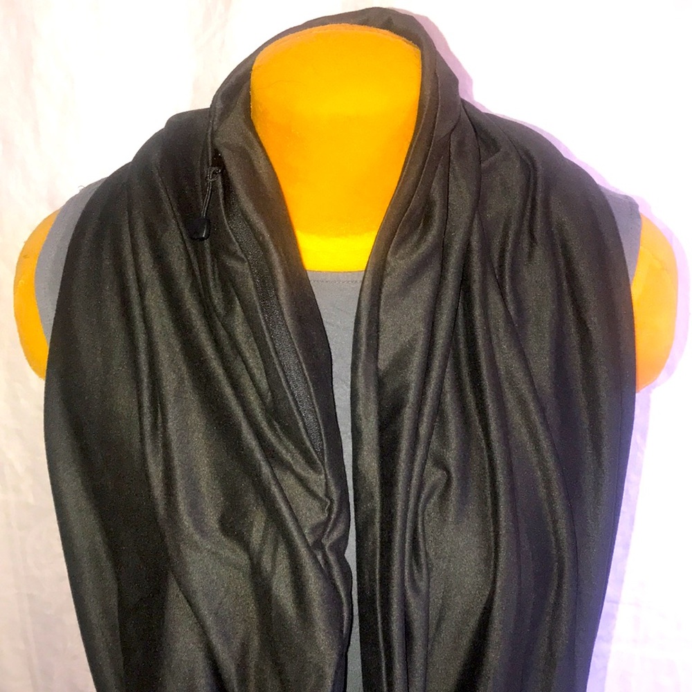 NWT Beyond Yoga Infinity Scarf With Zip Pocket Dark Gray - Picture 3 of 10